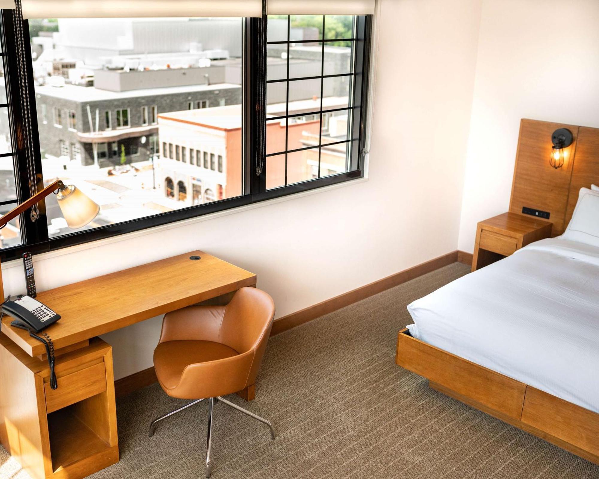 The Lismore Hotel Eau Claire - A Doubletree By Hilton Exterior foto
